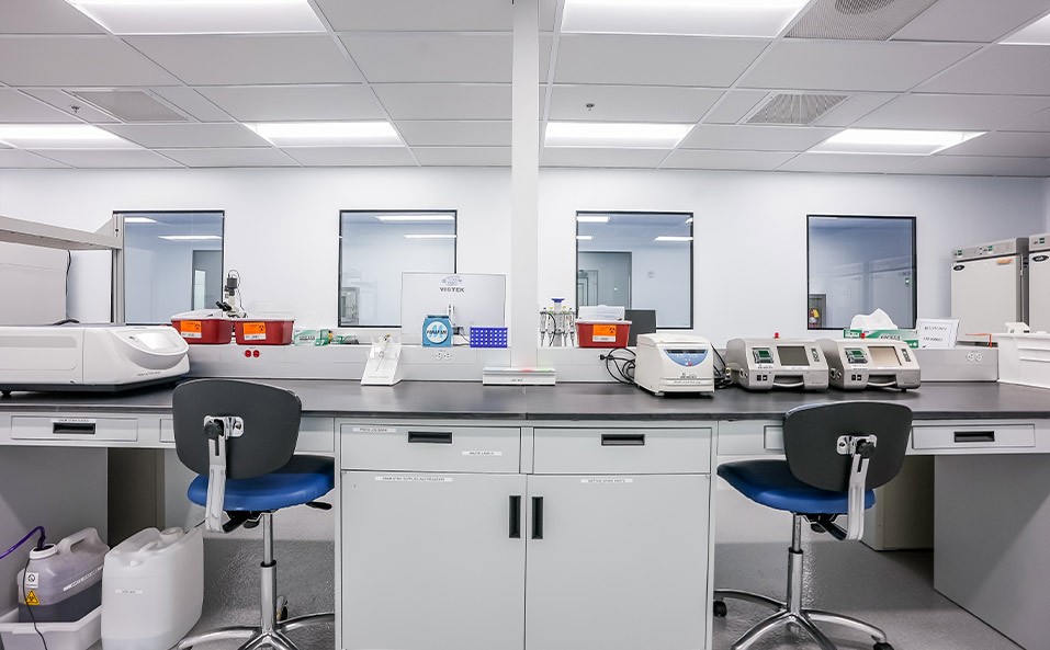 RoslinCT-cell-therapy-facility-quality-control-lab-2