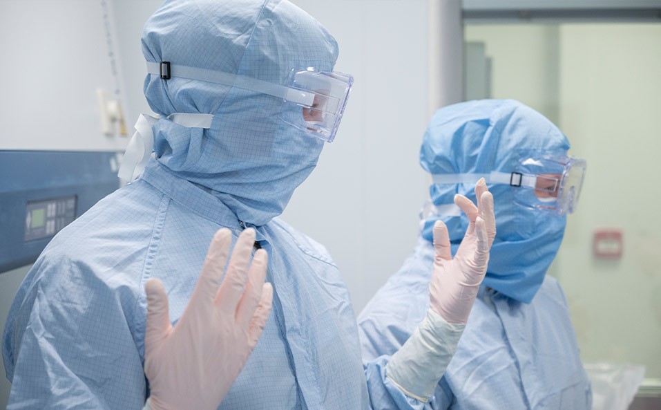 RoslinCT-scientists-gowned-gmp